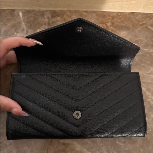 Saint Laurent YSL Monogram Large Flap Wallet in Grained Leather - Picture 3 of 10
